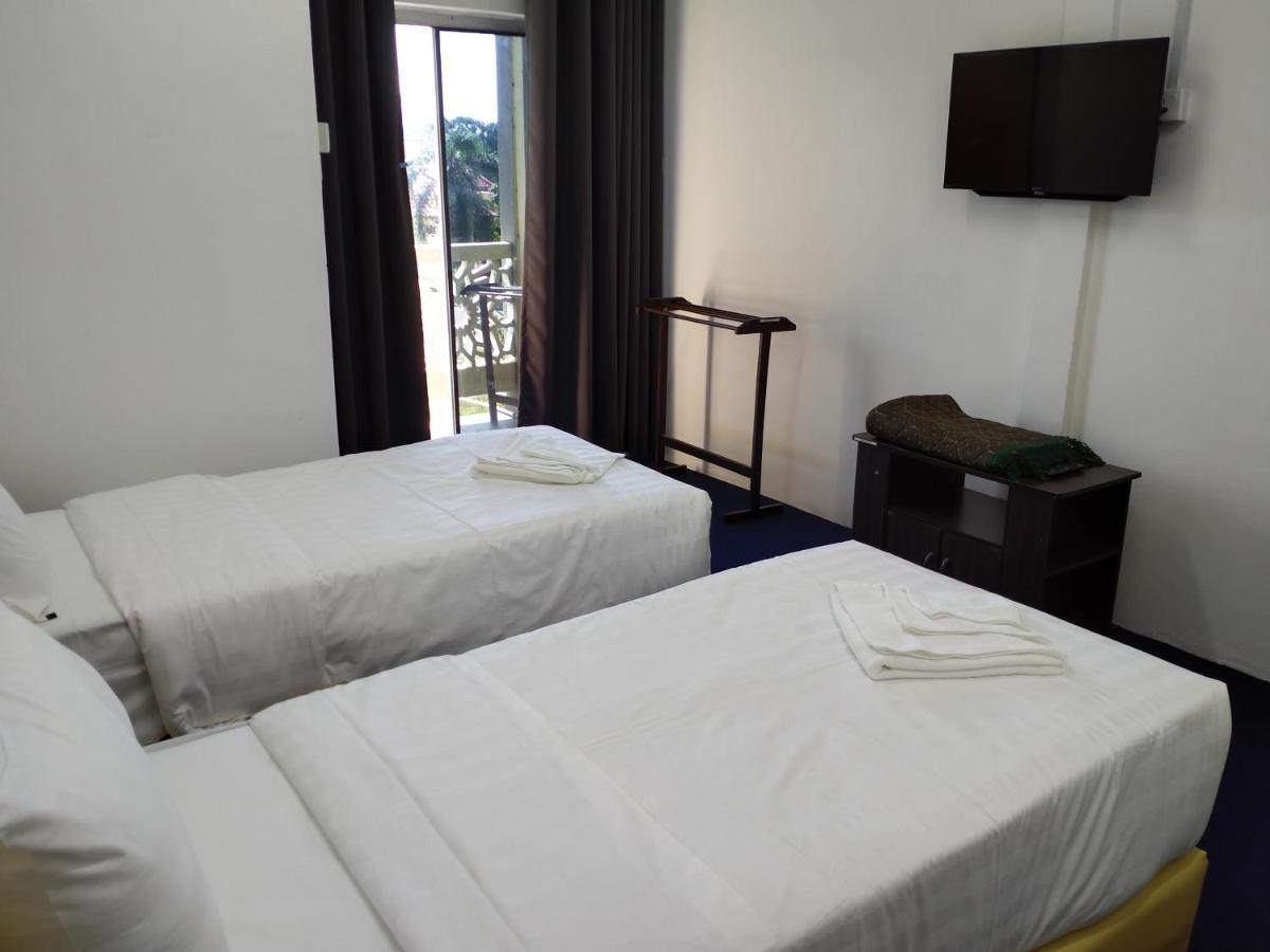 Maidam Inn Jertih 外观 照片